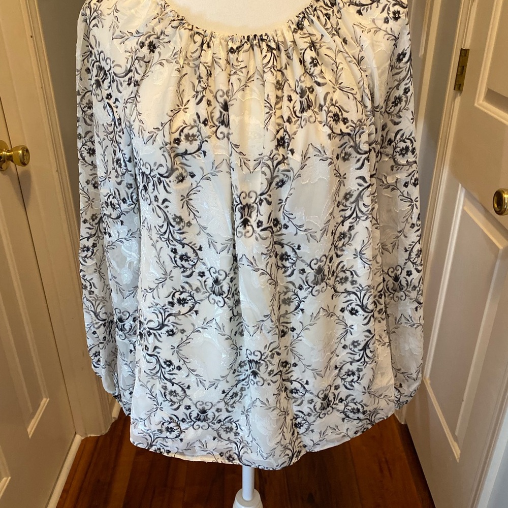 White House Black Market Elegant Black and White Patterned Blouse - Picture 2 of 13